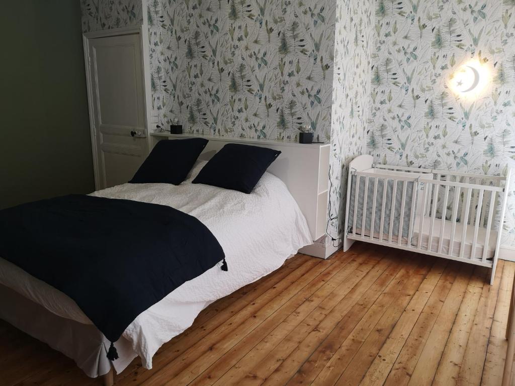 Chambre avec équipement bébé